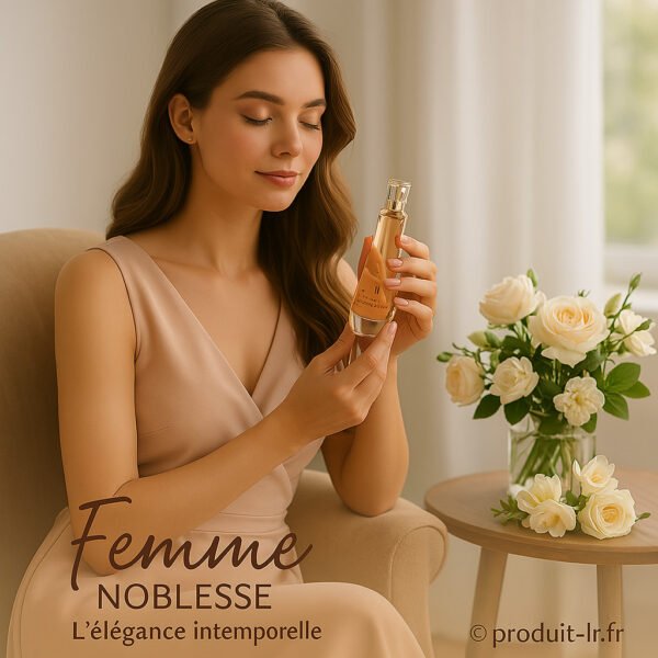 Femme élégante tenant le parfum Femme Noblesse de LR Health & Beauty dans un salon chic avec des roses et freesia