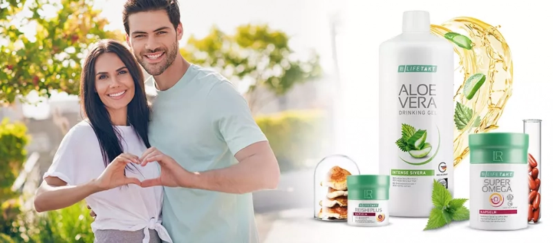 Pareja feliz con productos LR para el cuidado del corazón y la circulación